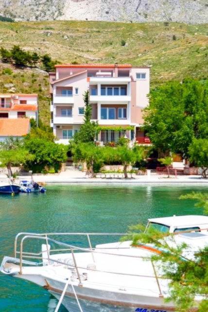 Beach House - Apartments Ana Дуче Экстерьер фото